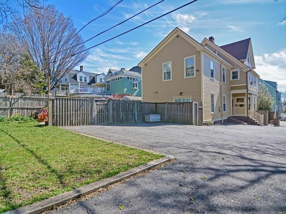 The two spots immediately next to the grassy area are non-tandem and exclusively for this unit.