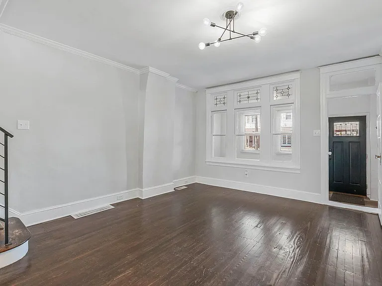 2609 E Ontario St — Photo 10