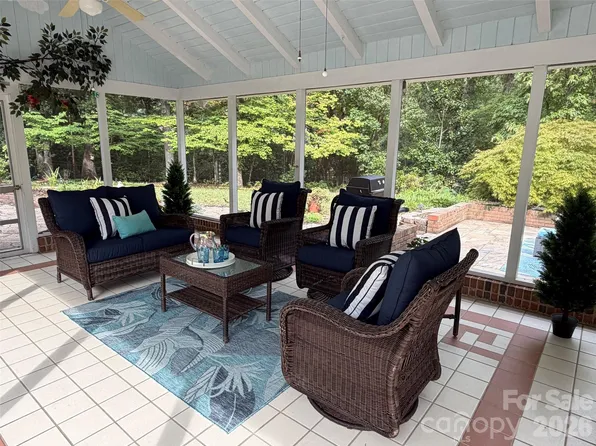6122 Yellowood Rd, Charlotte, NC 28210