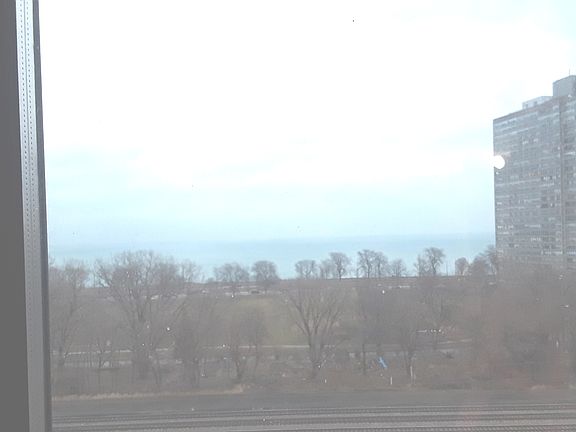 3rd image of 4800 S Lake Park Ave #902A