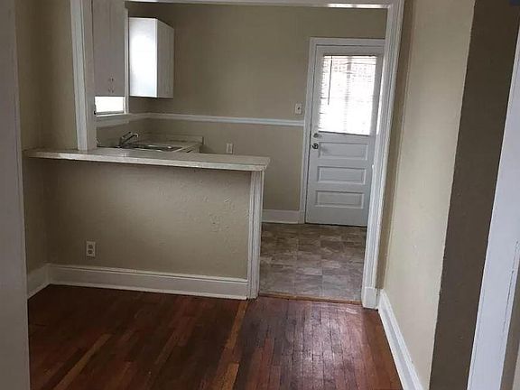 4th image of 103 E 35th St
