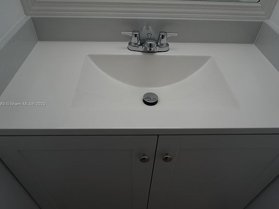 3rd image of 1080 N Franklin Ave #1080C
