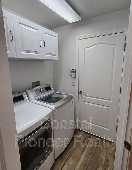 11404 Holmbridge Ln — Photo 21