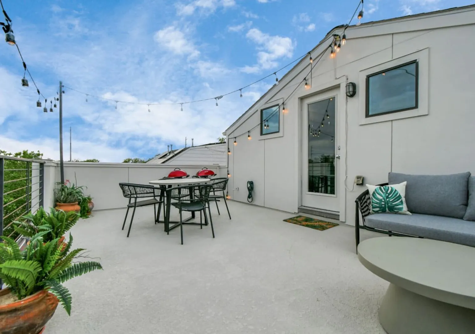 4Bdrm luxury home w skyline view — Photo 4