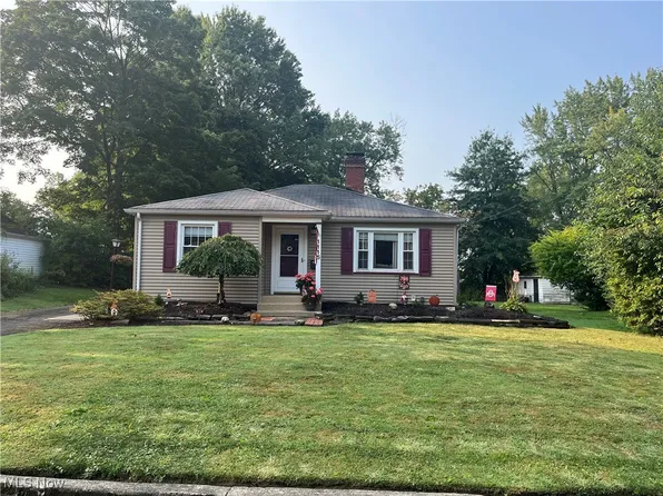 1115 Estelle Ct, Niles, OH 44446