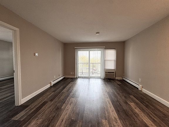 5th image of 625 Main St #24