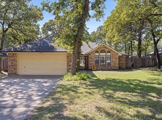 416 Misty Oaks St, Azle, TX 76020