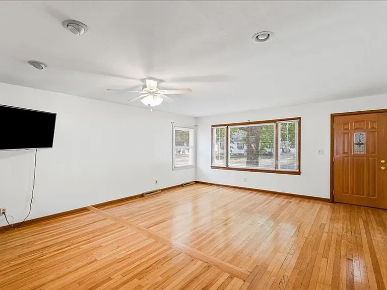101 W Cypress St — Photo 5