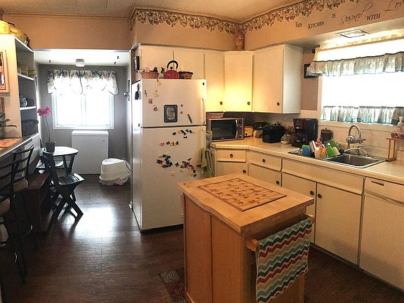 4th image of 307 W Edwards Ave