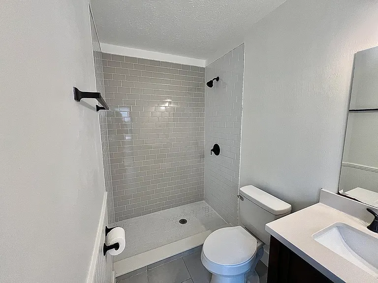 4614 E Seneca Ave — Photo 27