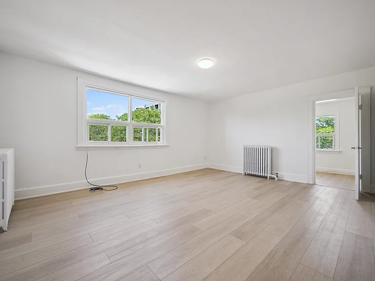 23 Louisa St #6 — Photo 5