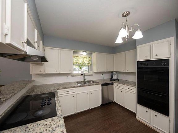 4th image of 9258 Colleen Rd