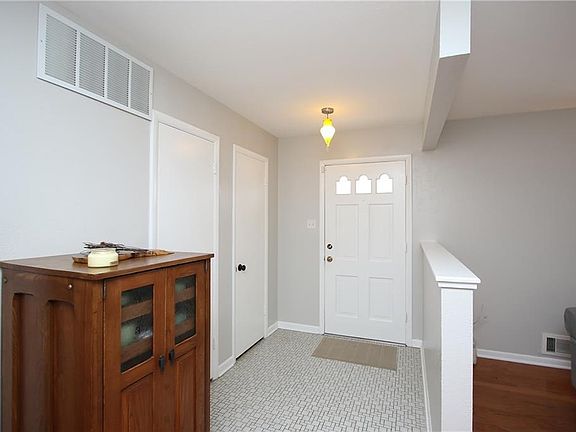 5th image of 805 Waggoner Dr