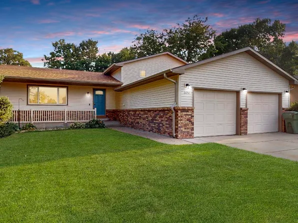 2014 W 37th St, Kearney, NE 68845