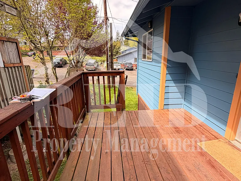 512 S Constitution Ave — Photo 26