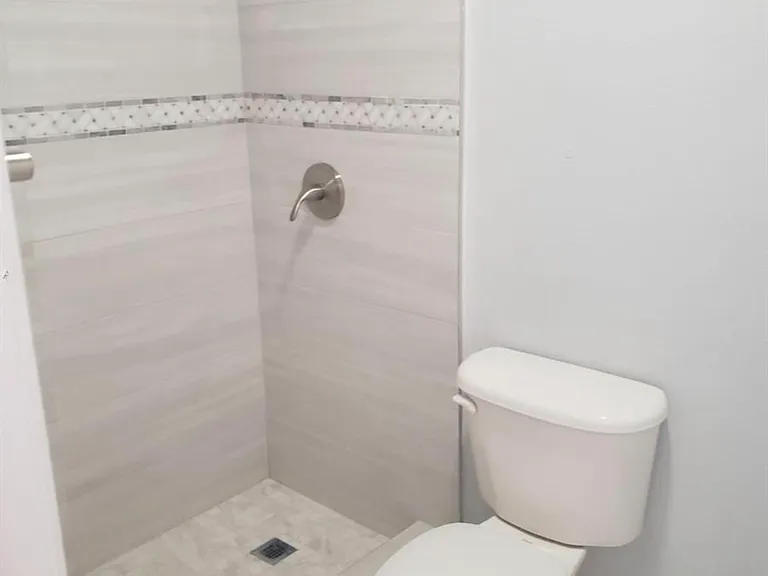 8478 SW 166th Pl — Photo 5
