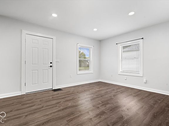 3rd image of 5301 E Sutton St