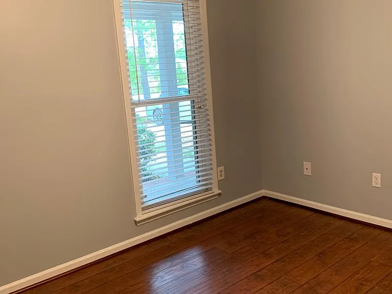 670 Tara Ln — Photo 23