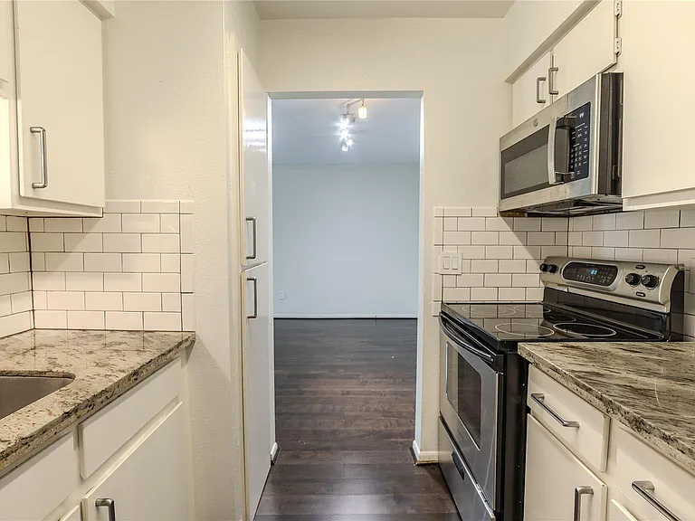 7575 Katy Fwy #103 — Photo 8