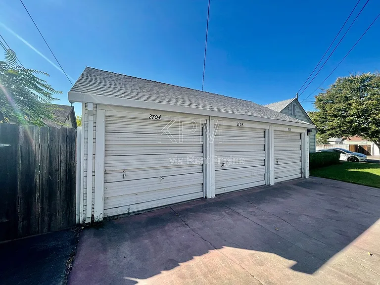 2704 N Hunter St — Photo 19