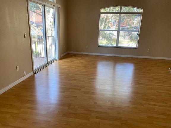 4th image of 694 Seabrook Ct Unit 204