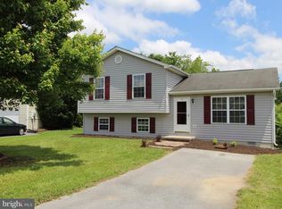 155 Farm Pond Ln, Martinsburg, WV 25404
