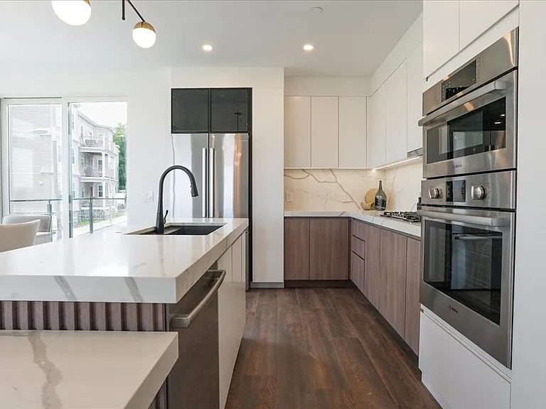 29 Woodford St #1 — Photo 4
