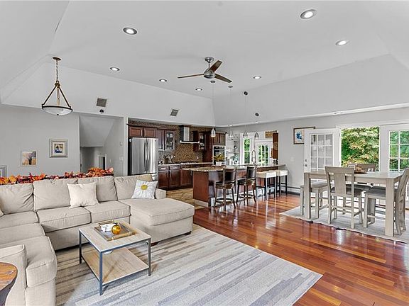 4th image of 22 Gesmondi Dr