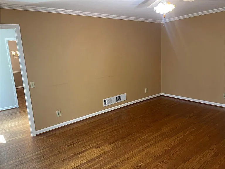119 Woodlawn Dr NE — Photo 35