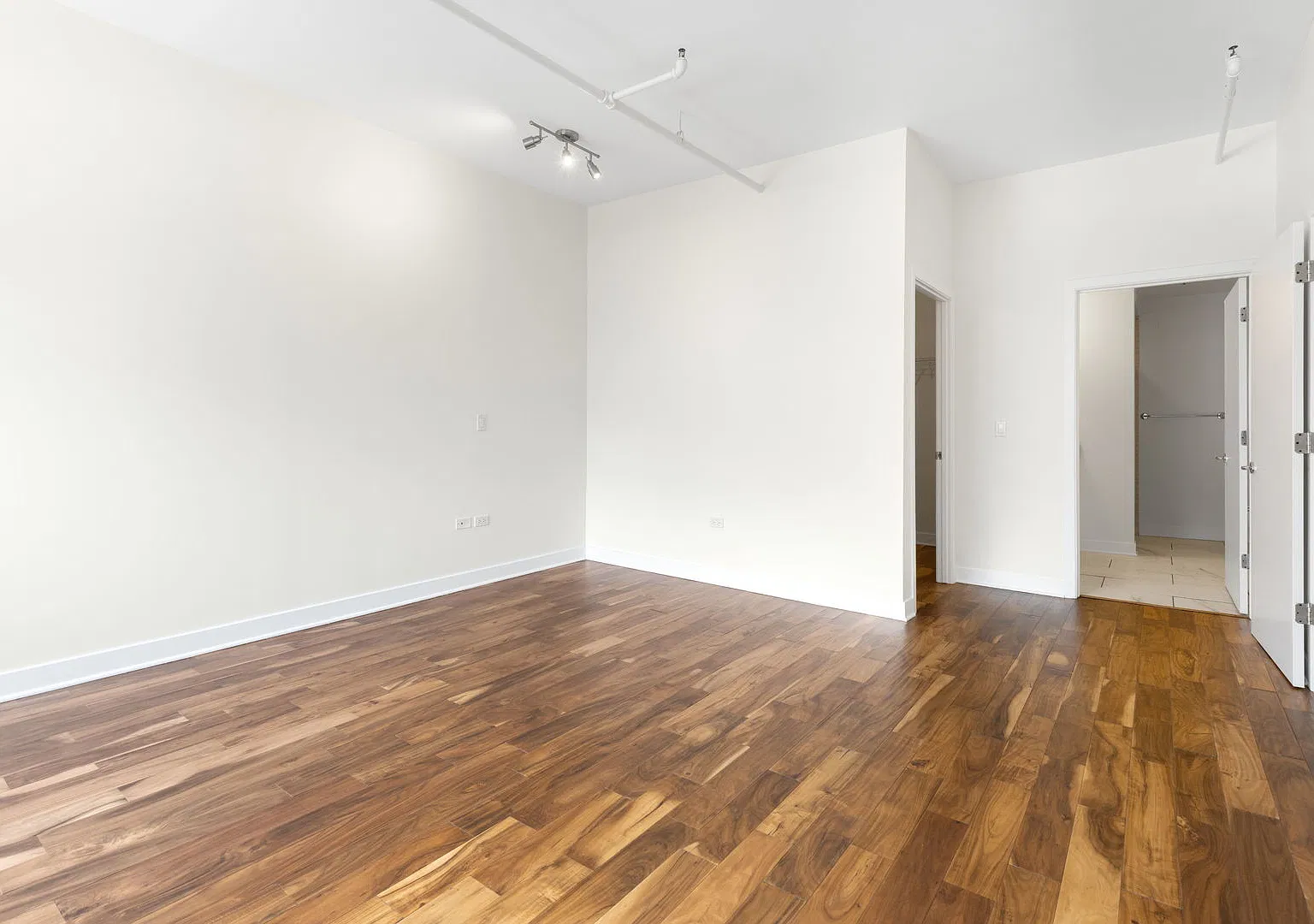 737 W Washington Blvd — Photo 4