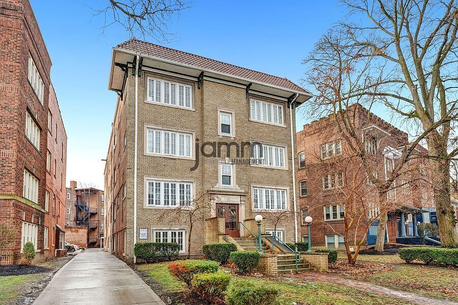 1st image of 2568 Overlook Rd #2