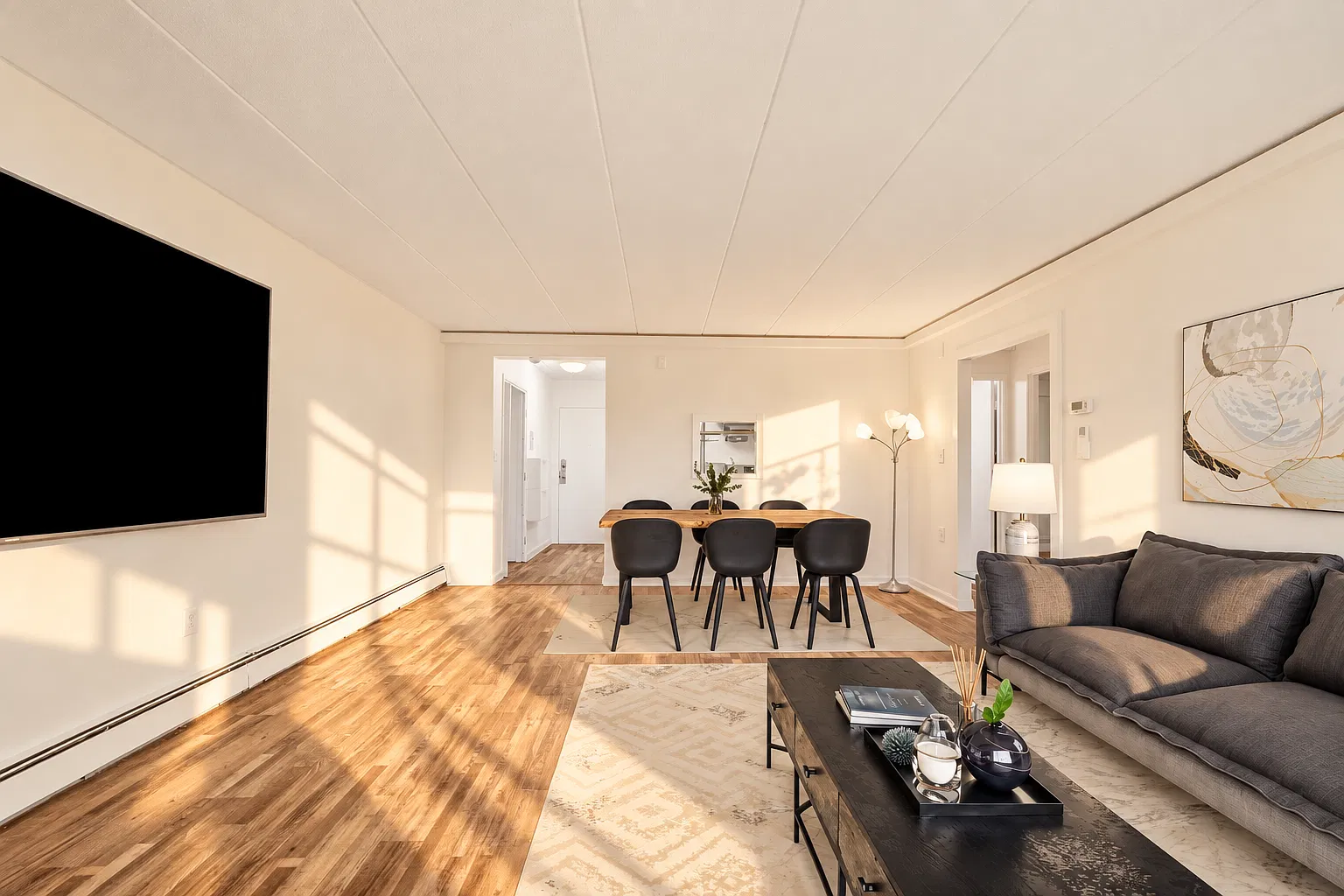 2 bed, 945 sqft, $2,800 — Photo 2