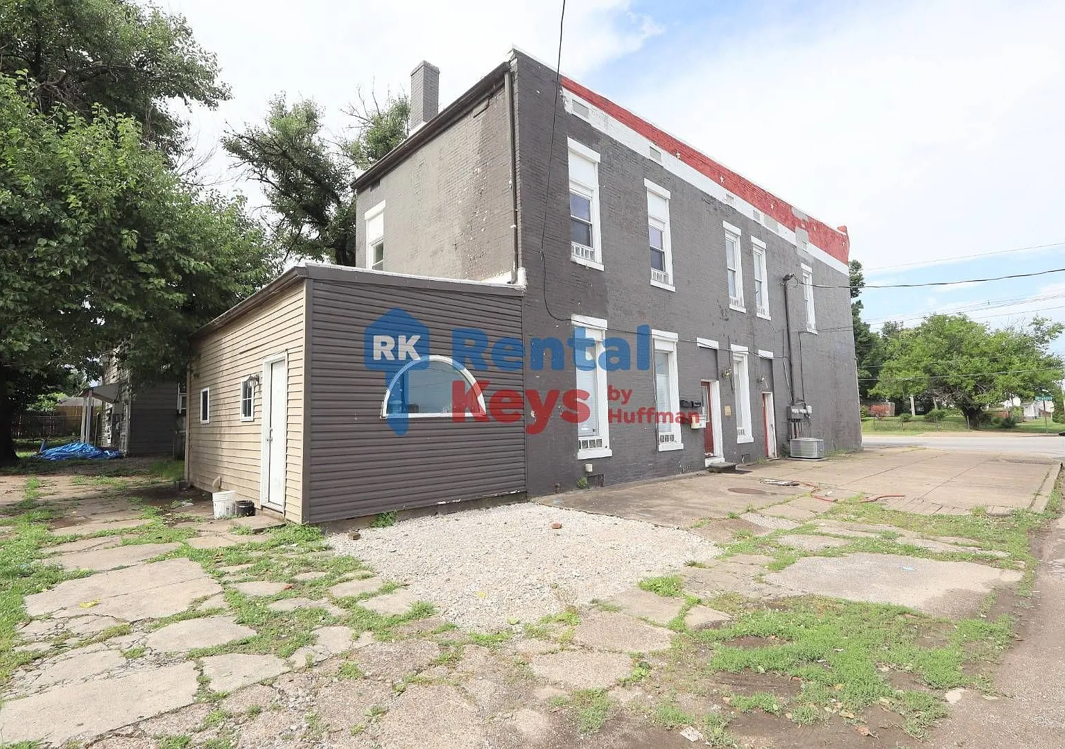621 North Fulton Avenue — Photo 1