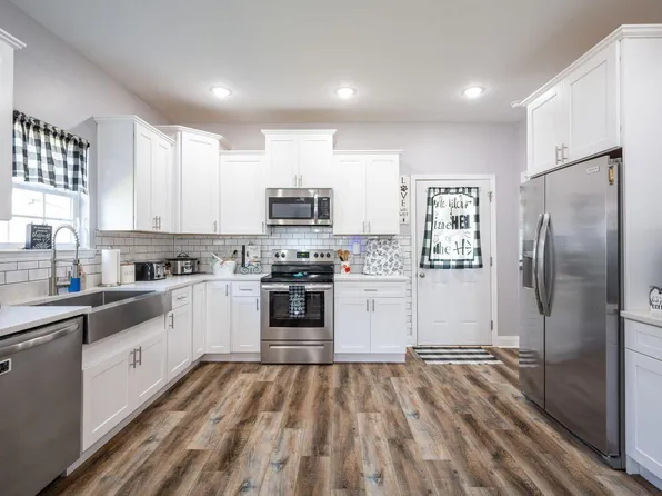 421 Coahulla Creek Dr, Dalton, GA 30721