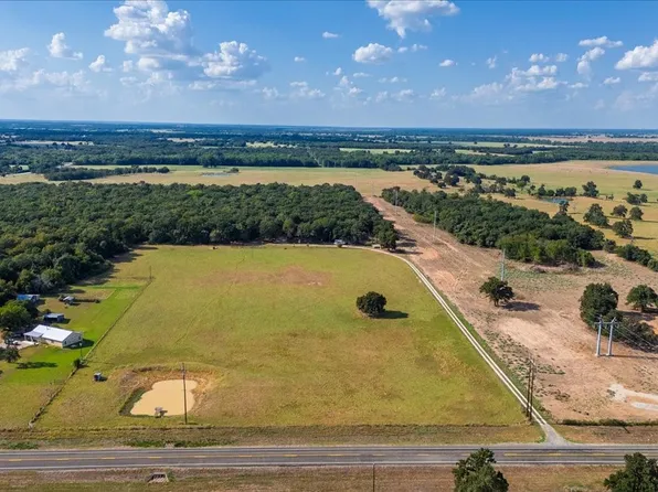 169 Fm 712, Lott, TX 76656