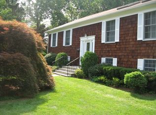 18 Edgemont Cir, Scarsdale, NY
