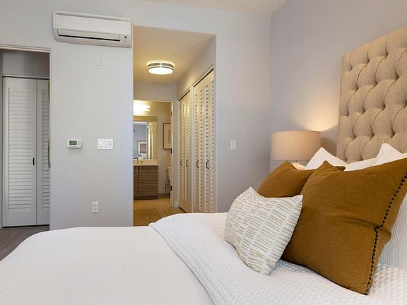 4th image of 18 W Victoria St APT 108