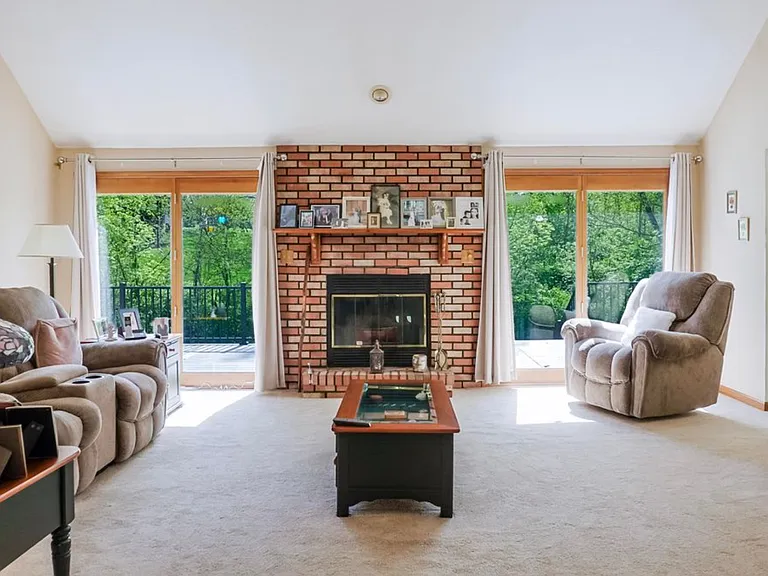 8735 Hanley Ln — Photo 2