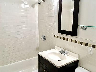 5th image of 3750 Hudson Manor Ter APT 1CW