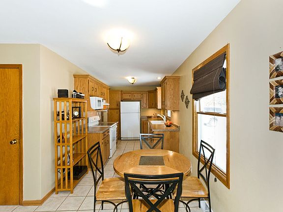 3rd image of 9412 Oscaree Dr
