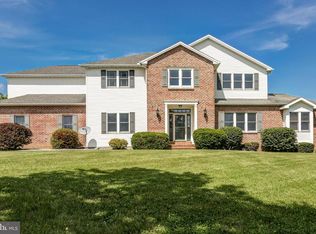 8 S Thrush Dr, Carlisle, PA 17015