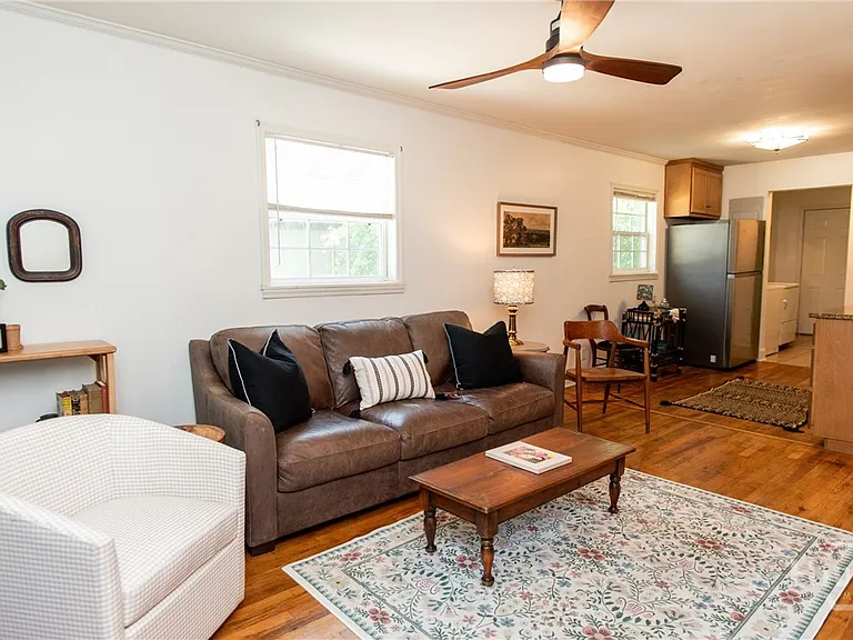 130 Magnolia St — Photo 3