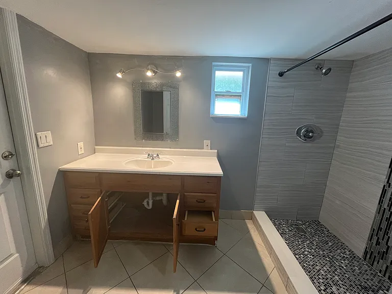 1154 Travis Ave #B — Photo 1