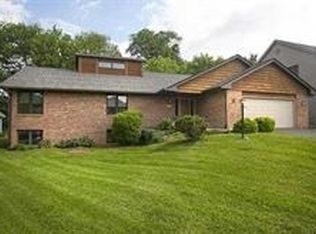 5326 Regents Park Rd, Rockford, IL 61107