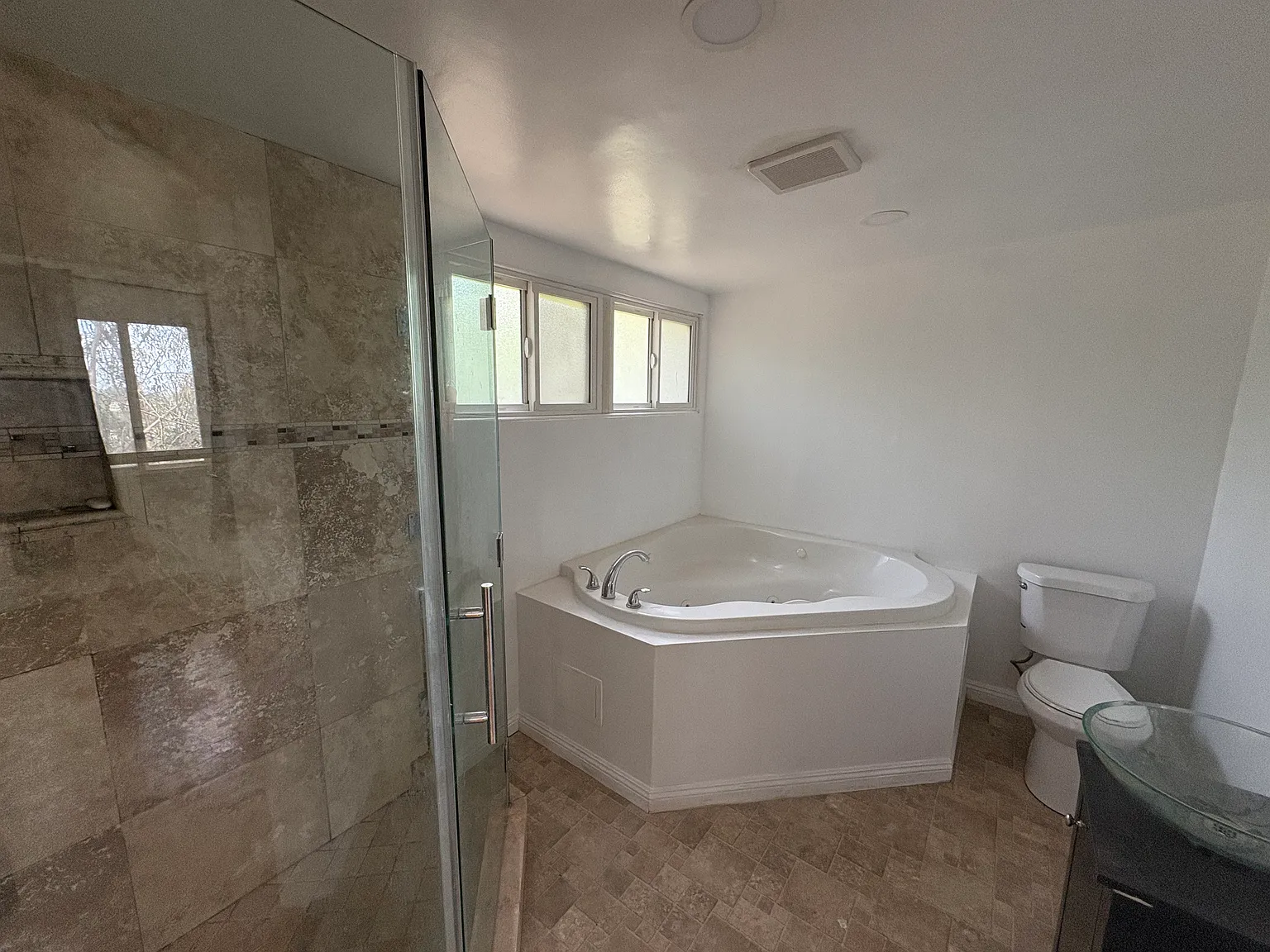 Studio, 636 sqft, $2,795 — Photo 4