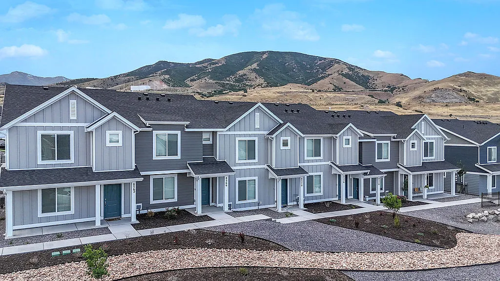 Little Valley Luxury Townhomes — Photo 2