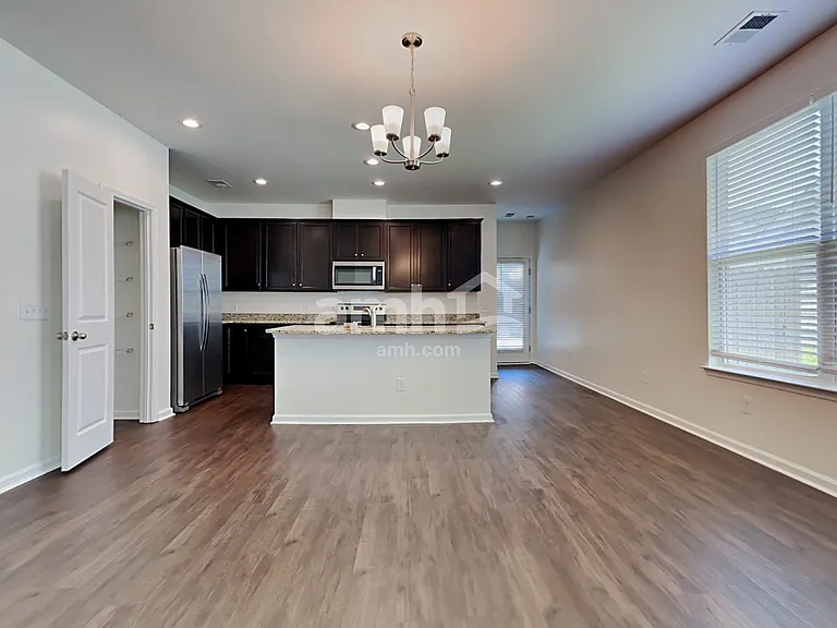 109 Orleans Ct — Photo 5