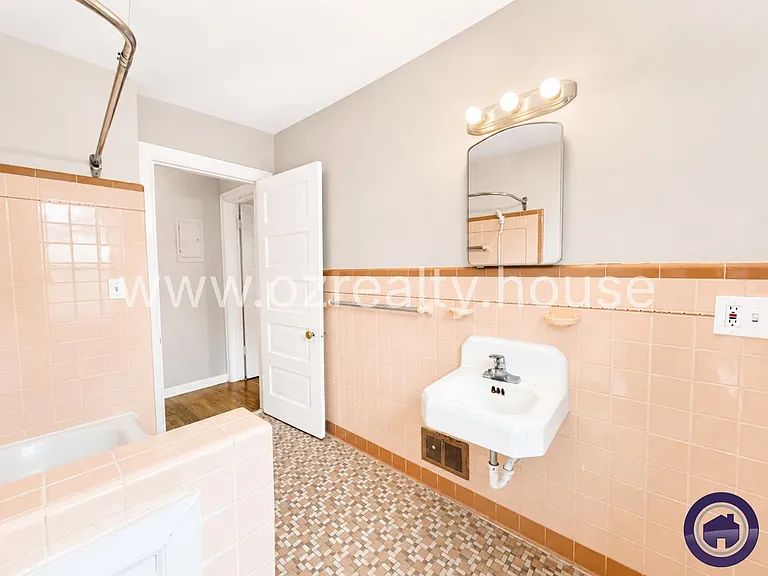 837 Colburn St #2 — Photo 3