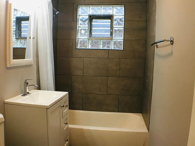 918 W 32nd Pl #2R — Photo 7