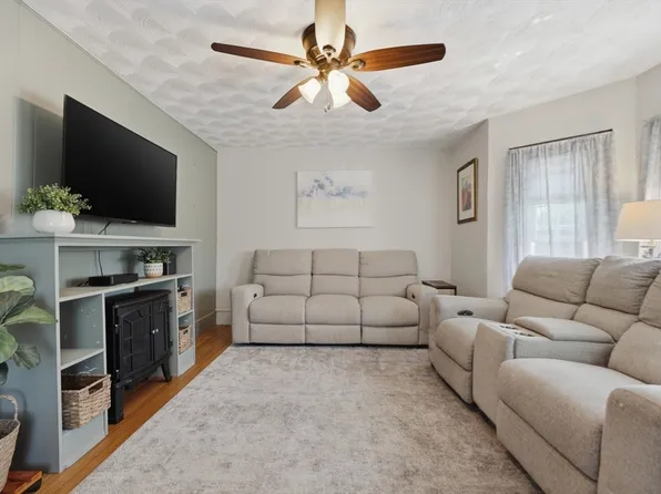 4 Waite St, Salem, MA 01970